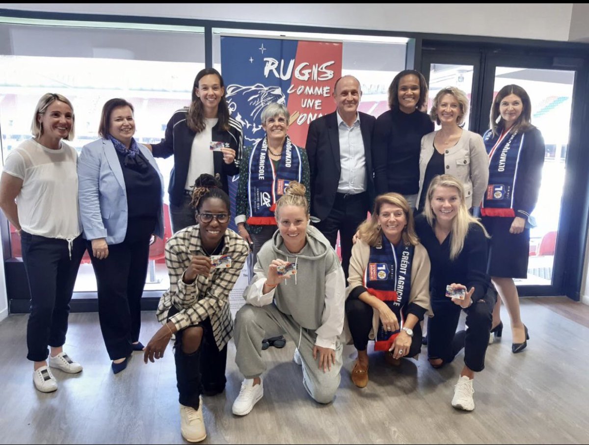 Korn Simone (@simone_korn) on Twitter photo Remise officielle de notre carte bancaire aux couleurs du club et de ses joueuses. Un grand merci à <a href="/amandinehenry6/">AMANDINΣ HΣNRY</a> <a href="/WRenard/">Wendie Renard</a> <a href="/AdaStolsmo/">Ada S Hegerberg</a> <a href="/soniabompastor/">sonia bompastor</a> <a href="/keishaballa/">Kadeisha Buchanan</a> @christianeendler <a href="/JM_Aulas/">Jean-Michel AULAS</a> <a href="/ca_centrest/">Crédit Agricole Centre-est</a>
<a href="/OLfeminin/">meg</a> Remise officielle de notre carte bancaire aux couleurs du club et de ses joueuses. Un grand merci à <a href="/amandinehenry6/">AMANDINΣ HΣNRY</a> <a href="/WRenard/">Wendie Renard</a> <a href="/AdaStolsmo/">Ada S Hegerberg</a> <a href="/soniabompastor/">sonia bompastor</a> <a href="/keishaballa/">Kadeisha Buchanan</a> @christianeendler <a href="/JM_Aulas/">Jean-Michel AULAS</a> <a href="/ca_centrest/">Crédit Agricole Centre-est</a>
<a href="/OLfeminin/">meg</a>