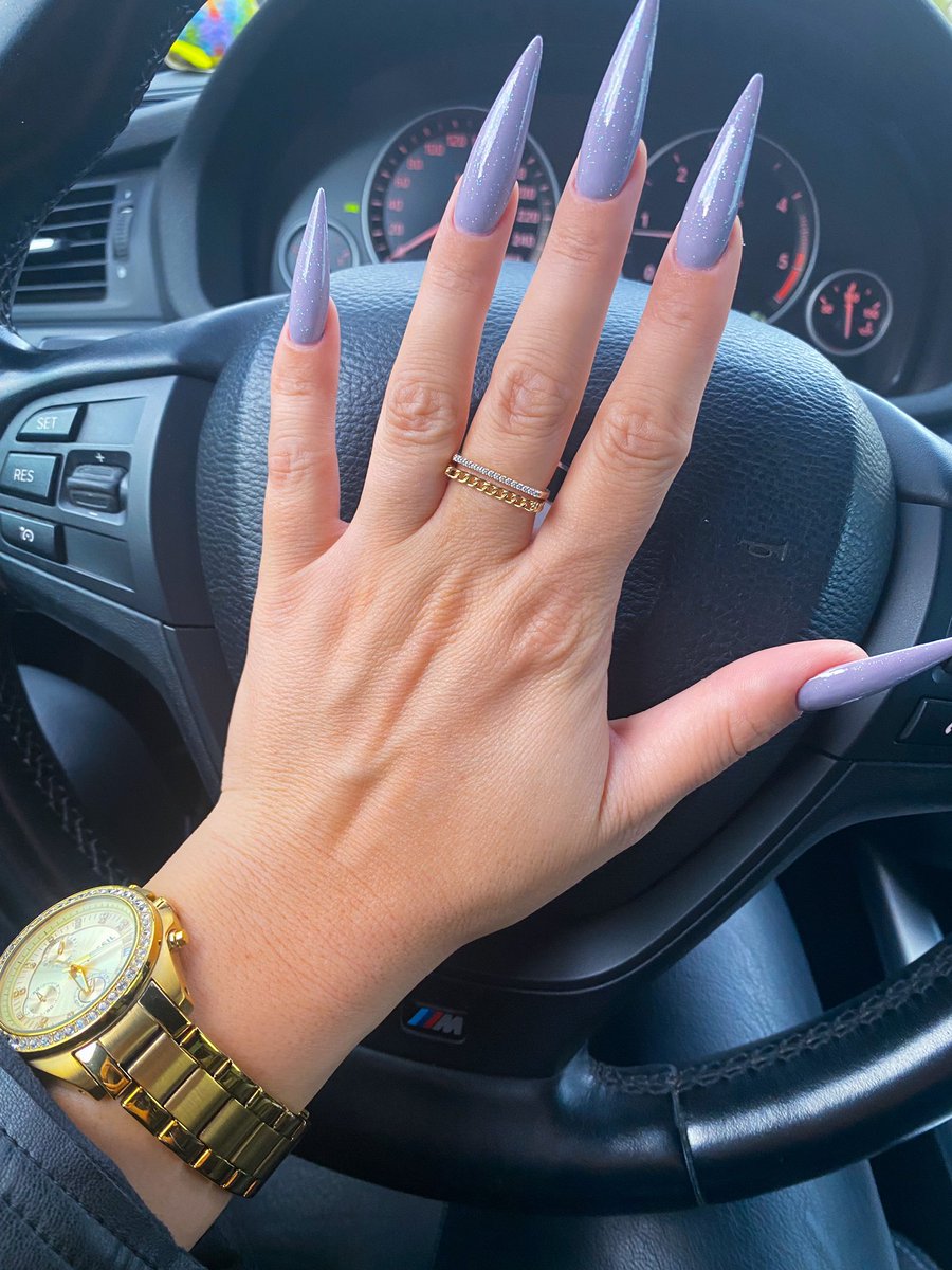 YourIcedQueen's tweet photo. I sharpened my claws! 
#newclaws  
#LeatherMonday  
#nailsfetish 
#pointednails https://t.co/LRmZShaKxz