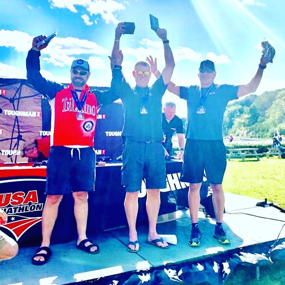 TriLatino's tweet photo. This weekend was one word— INSPIRING ✨✨✨
Let’s take this #medalmonday to highlight the champions of our club. #bronx10miler #toughmantri #trilatino #trilatinotriathlonclub #swimbikerun #hispanicheritagemonth https://t.co/mf0WDqpAjx