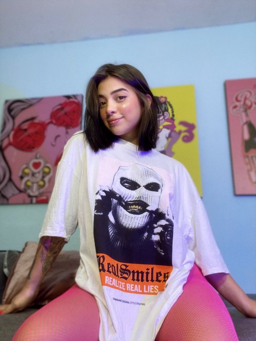 I&rsquo;m online 🧡 https://t.co/AhHed4JPjS https://t.co/XPOdDviwhb<a href="/tag/backtoblack"class="tags"><span>#backtoblack</span></a>