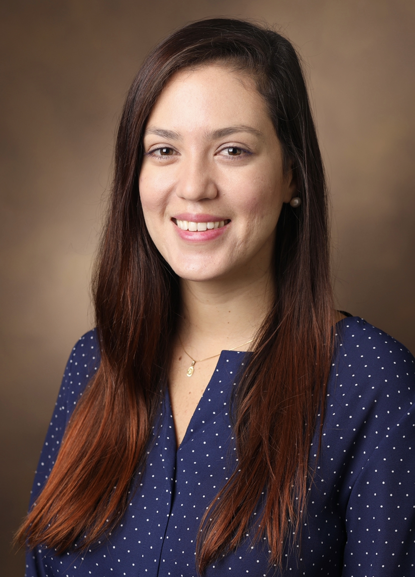LatinoSurgery's tweet photo. Meet Dr. Jessica Ardila for today's #HispanicHeritageMonth :

With a veterinarian dad and an actress mom, I grew up between science and art. Originally from Venezuela, I came to the US for residency at Cleveland Clinic. Now I’m a bariatric surgeon at Vanderbilt. 🇻🇪#LatinxSurgeons https://t.co/LIkYp0rFeh