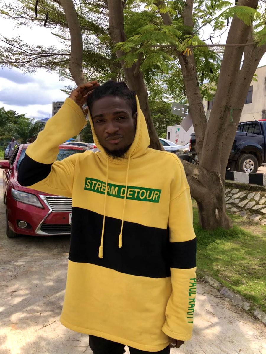PaulRarity's tweet photo. CAPTION : Whatever my hoodie is saying 🚍🛣 
https://t.co/K0nGSkrqta 

#streamdetour https://t.co/f3GNkPG7pY