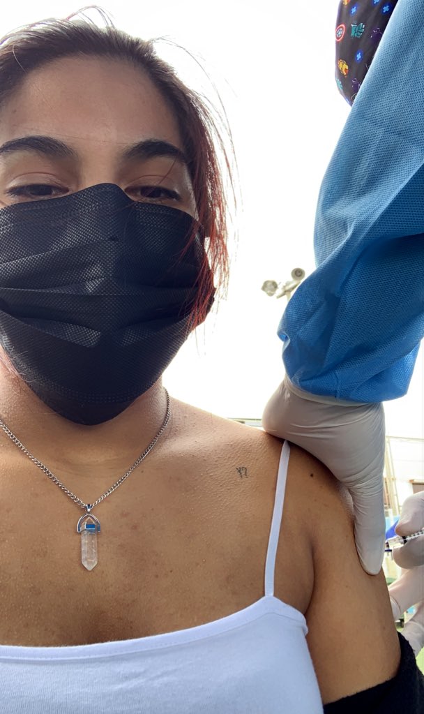 feelingchaufosa's tweet photo. PRIMERA DOSIS SIN HABER TENIDO COVID Y ME CONTRATARON PARA LA CHAMBAAAAAAA!! QUÉ LINDO DÍA🤍🤍🤍

YA CASI LISTA PARA EL BELLAQUEO Y LAS NOCHES DE PERREO🤝 https://t.co/7R0wflKWsb