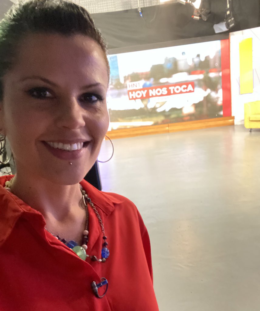 marbendem's tweet photo. Ya en el piso ▶️ Prendé la tele que en minutitos en #HoyNosTocaALaTarde por @CanalCiudadBA, estaré con @Campomenosi y equipo charlando sobre #Trolls y ataques #difusos machistas en la #Web 📺 Las redes sociales cada día más hostiles 👉🏻 #EnVivo https://t.co/M2b1WnLvK4