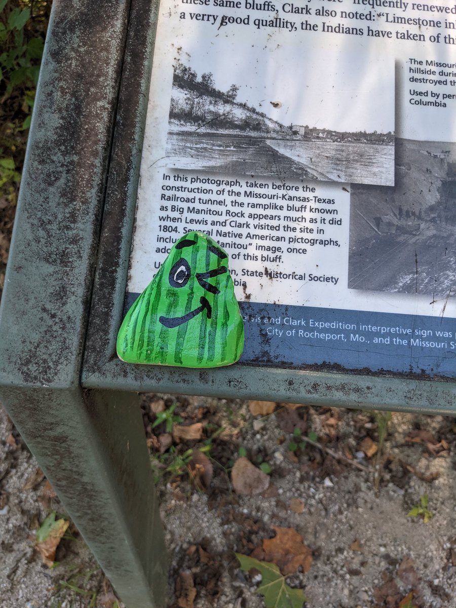 cindyrellapr's tweet photo. #happyrocks somebody left on the trail https://t.co/L2PE8VvYlS