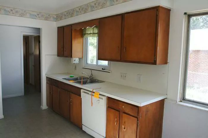 michelle_robyn's tweet photo. Linoleum is a common type of kitchen flooring, that works well with pets. #DIY #homeinspo  https://t.co/Zl4Efeb0bZ https://t.co/3yqG56FmAd