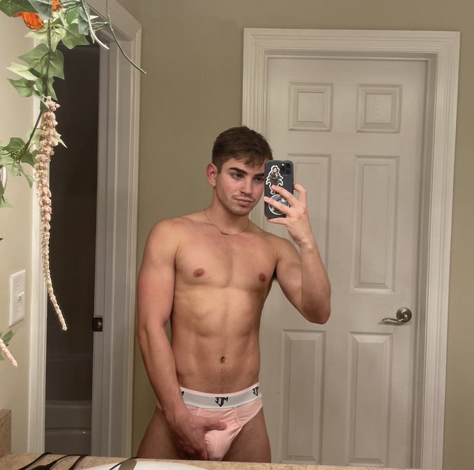 you know what else is pink? 🤗 https://t.co/3ZzFqanS9b