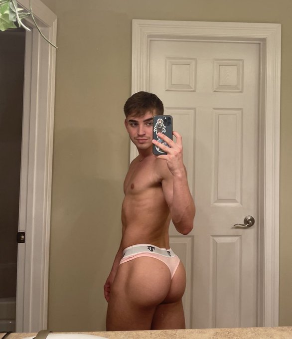 you know what else is pink? 🤗 https://t.co/3ZzFqanS9b