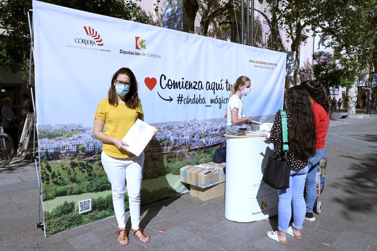 La delegada de #Turismo de la <a href="/dipucordoba/">Diputación de Córdoba</a>, Inmaculada Silas, ha acudido al bulevar del Gran Capitán, donde <a href="/cordoba_turismo/">Córdoba</a> ha repartido información turística sobre la provincia de #CórdobaEsp con motivo del #DíaInternacionalTurismo