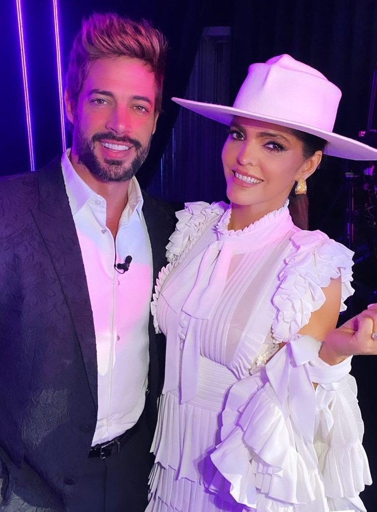 William Levy <a href="/willylevy29/">William Levy</a> en #AsiSeBaila #telemundo #williamlevy #willevy 
Via #IGStory <a href="/anabarbaramusic/">Ana Bárbara</a>