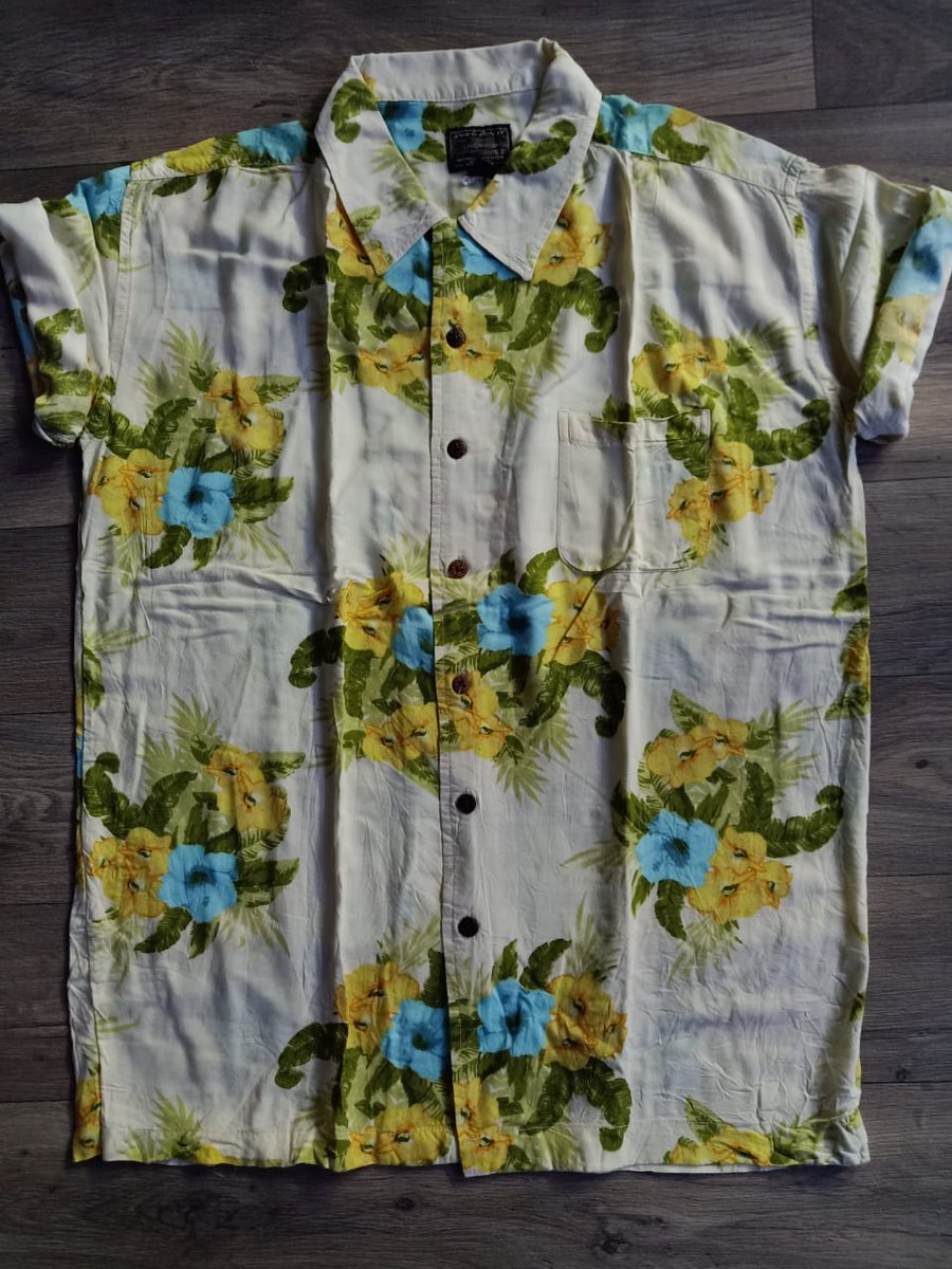 StyleAttic_ke's tweet photo. Vintage Shirts Going for just 550/= 🔥🔥👌🏾
Hit me up for orders https://t.co/cWXI8tKgkj