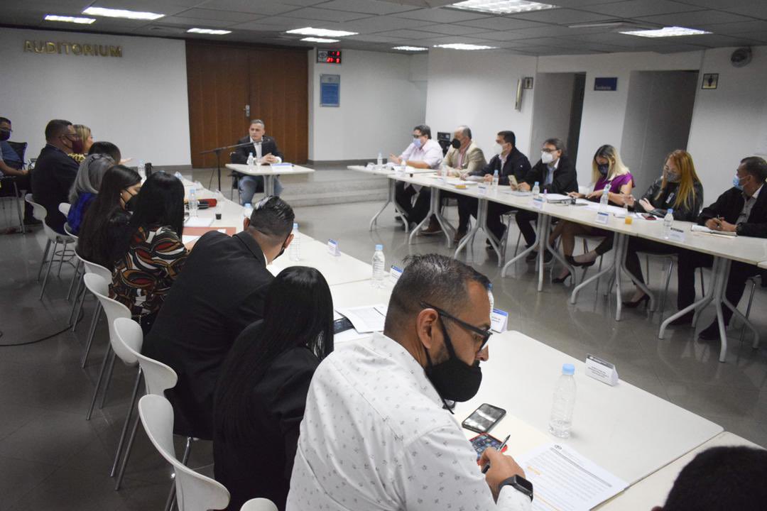 TarekWiliamSaab's tweet photo. #REUNIÓN de Directores Generales y de Línea del Ministerio Público para avanzar en las directrices y orientaciones en favor de la agilización y resolución de causas; así como en la actualización de las reformas a las 7 leyes en pro de la Justicia y los Derechos Humanos https://t.co/Yv7OrmYvyz