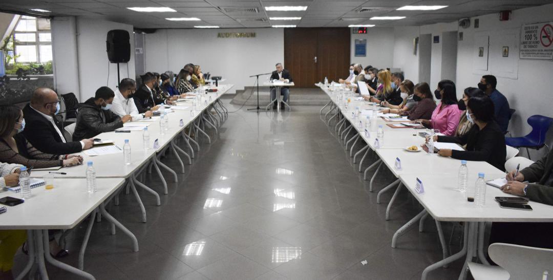 TarekWiliamSaab's tweet photo. #REUNIÓN de Directores Generales y de Línea del Ministerio Público para avanzar en las directrices y orientaciones en favor de la agilización y resolución de causas; así como en la actualización de las reformas a las 7 leyes en pro de la Justicia y los Derechos Humanos https://t.co/Yv7OrmYvyz