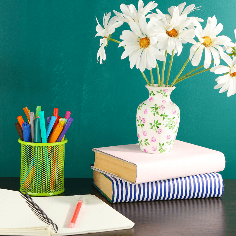 OT_FEDgrad's tweet photo. 20 Ways Teachers Can Make Those Summer Vibes Last into the School Year https://t.co/4gvPDE9iAf via @WeAreTeachers #BackToSchool #TeachLearnTech #OntEd https://t.co/wAxBEYrHsW