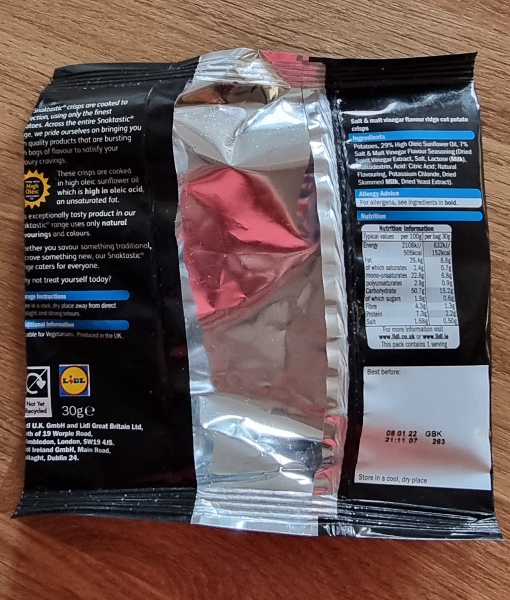 mikefjames's tweet photo. It looks like a packet of @LidlGB #snacktastic ridge cut salt and vinegar,  however it was lacking the contents... #nocrispsinthepacket #noqualitycheck https://t.co/RpHsTYs3fU