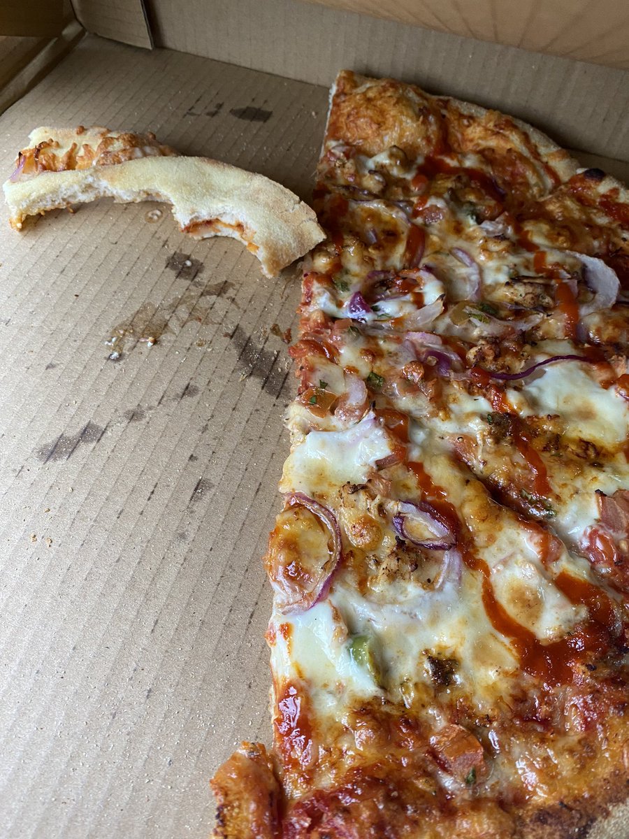 Kemst ekki mikið nær að fíla fótbolta, heldur en í dag. Það er klárt. Skutlaði unglingstúlkum á fótboltaleik í Krikann. Fór svo og fékk mér dr.Football pitsu. Ekki bara falleg heldur alveg geggjuð👌#onceinthecapital #dineinthecar <a href="/hjorvarhaflida/">Hjörvar Hafliðason</a>