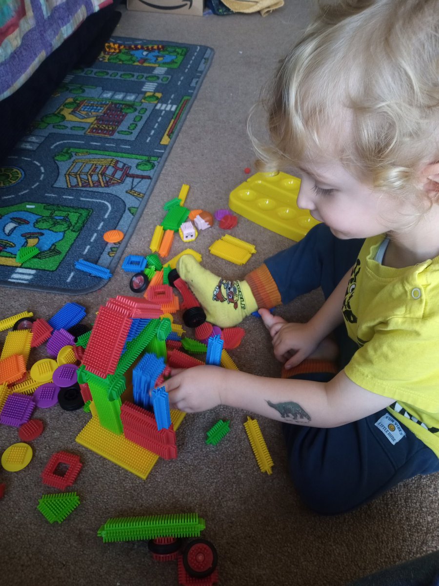 busybookbank's tweet photo. The weather started off very rainy this morning so we did some reading and then got the Stickle Bricks out and did some building. We spent the afternoon outside when the weather had cheered up.
#sticklebricks #childrensbooks #childrensactivities #rainyday #busybookbank https://t.co/U10Iuwld0M
