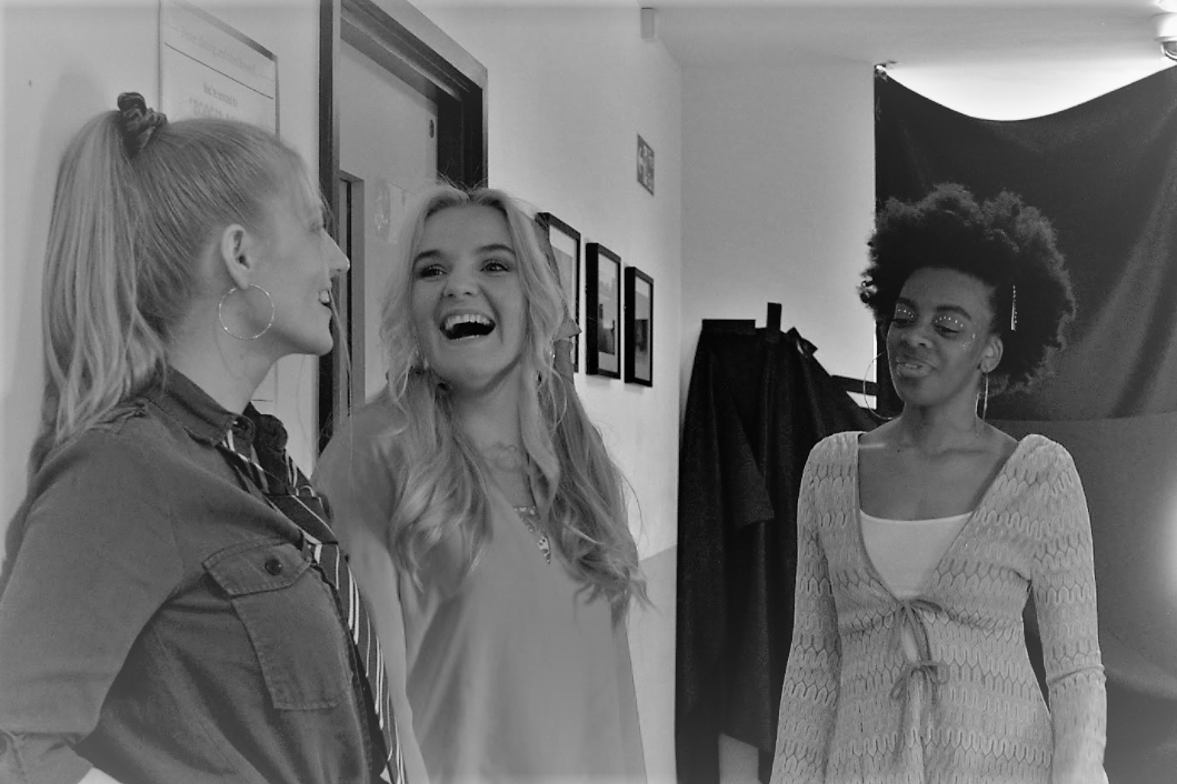 FeverProm's tweet image. Here is a moment between actors @hannahharquart , Hannah Shackell and Leanne Ivey. We're not sure what the moment was, but we are glad to have caught it on camera. Work hard, play hard.

@Official_NYFA  #BTS #shortfilm #promfever

Follow us on all socials: linktr.ee/PromFever