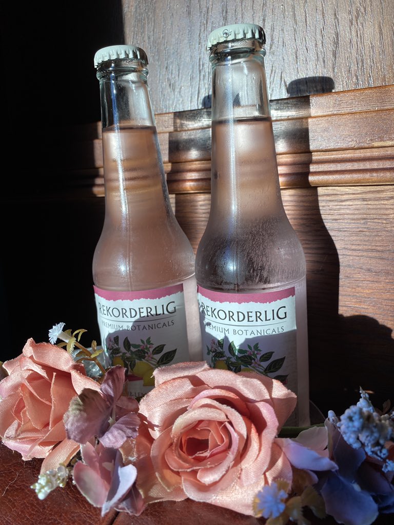YorkSheffield's tweet photo. We’re loving the Rekordelig Botanicals at the moment! We have the rhubarb, lemon and mint flavour in and it’s delicious! 

(You also get a free flower crown when you buy one!) 

It’s 2 for £7 for students with a pledge card! 🍋 https://t.co/pfo6MzhU4P