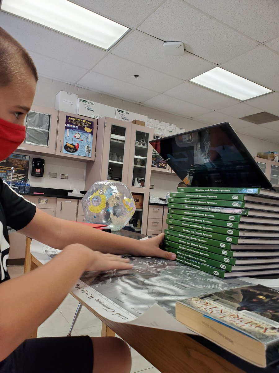 #oqms #sd113a Quarantined?  No problem!  Sixth graders find innovative ways to collaborate with lab partners.