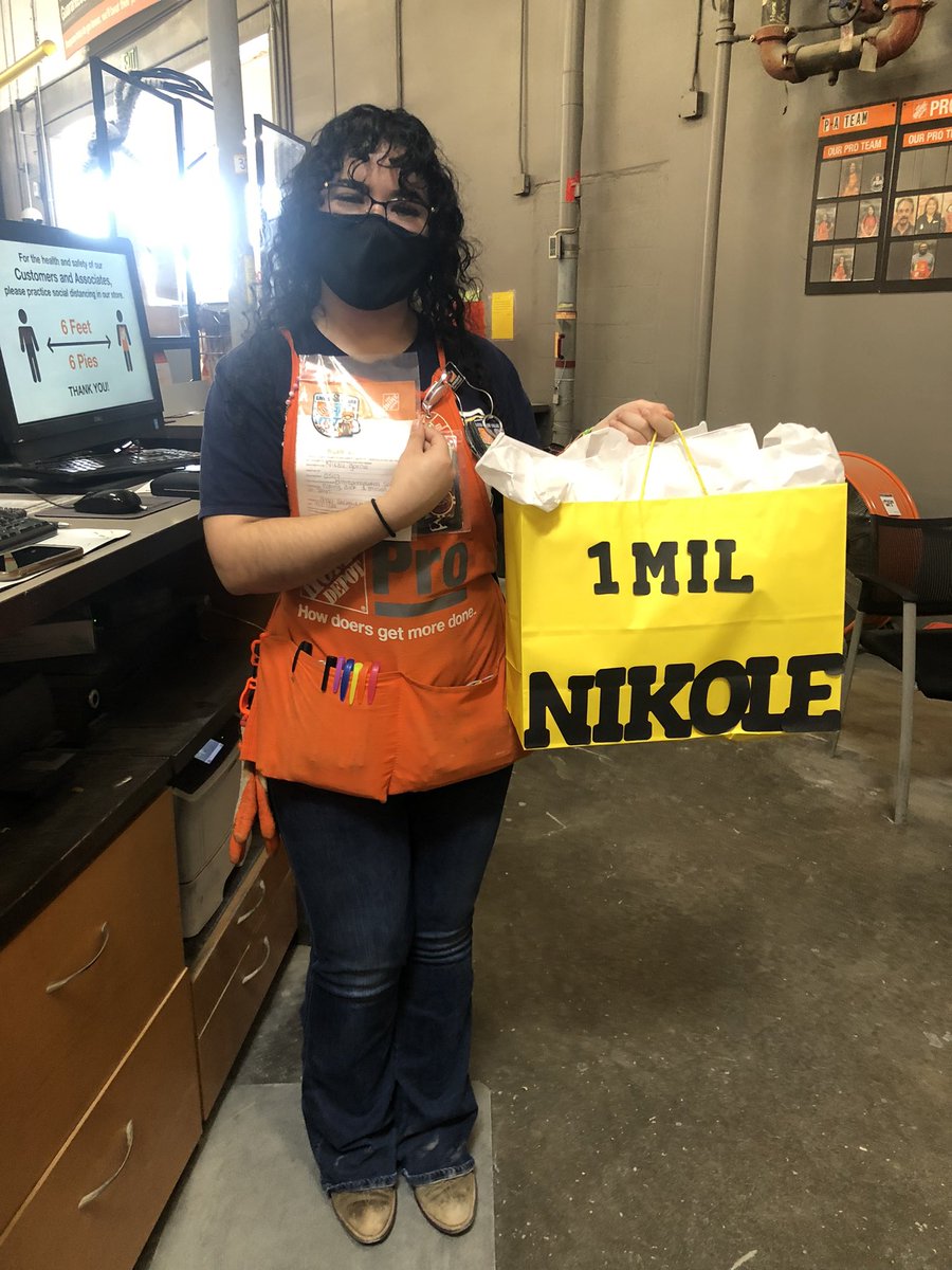 PA Nikole reached 1 Millions in sales last week!!! Way to go 🎉Gifted her with her favorite snacks and goodies! <a href="/McclintonPaige/">Paige McClinton</a> <a href="/brod718/">Brian Rodriguez</a> <a href="/LewisHom/">Jimmy Lewis</a> @muratucur