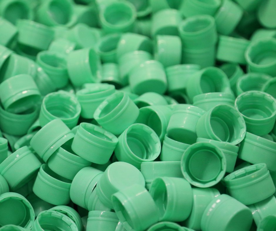 FloridaSeaGrant's tweet photo. Don't be a victim of #greenwashing.

#Bioplastics and their contribution to sustainability are complicated issues. Know the reality of their limitations and the misleading labeling often used on packaging. https://t.co/K8khEloZT9

#MicroplasticAwarenessMonth #PlasticAware https://t.co/HphUUJuOlu