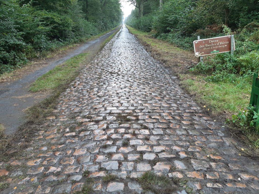 A_ParisRoubaix's tweet photo. Arenberg ✅ https://t.co/QfIytHK5Iz