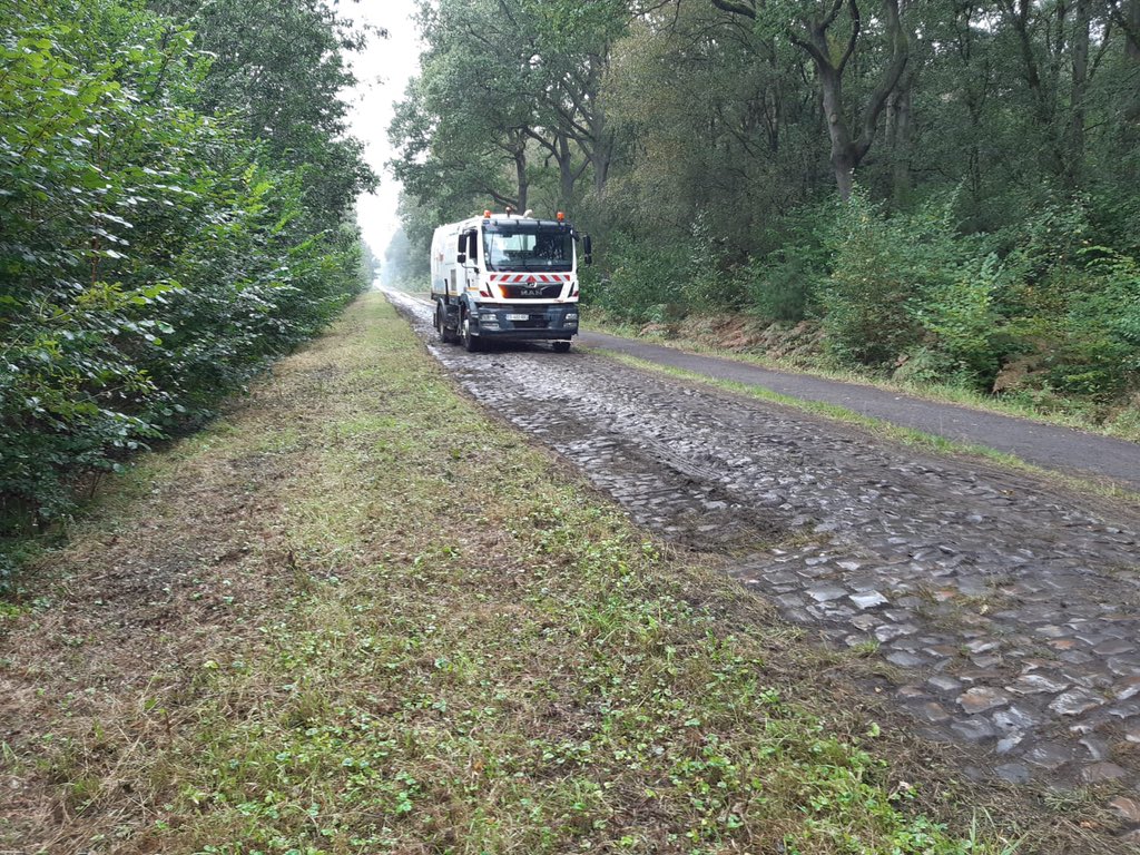 A_ParisRoubaix's tweet photo. Arenberg ✅ https://t.co/QfIytHK5Iz