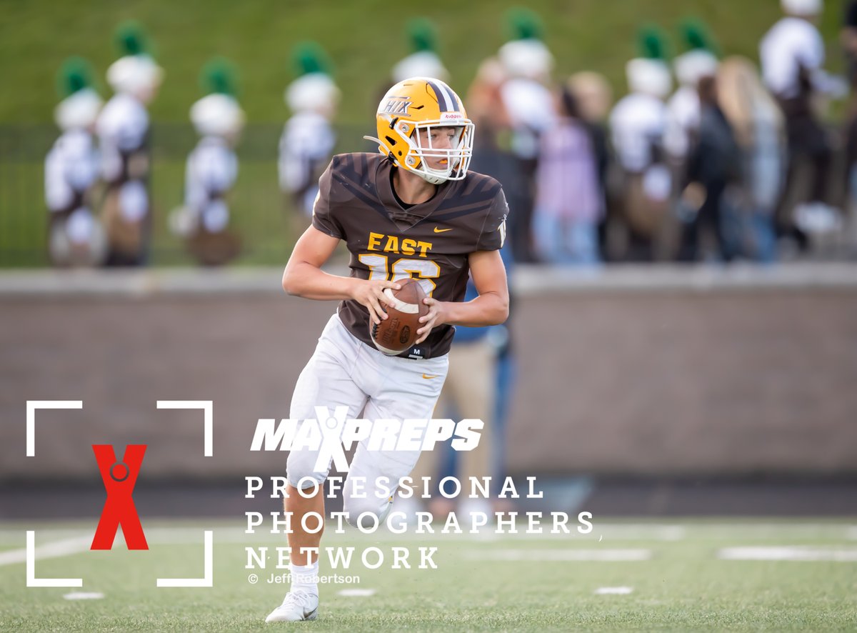 FishinMagik's tweet photo. Sorry for the delay! Images from the @MSSailorFball vs. @chixsports varsity football match up is now up on @MaxPreps Images can be found here: https://t.co/lbqGNMdBFe All players have been tagged, get your @MaxPreps profile up asap! #FridayNightLights #mhsaa #zeeland #monashores https://t.co/gKIaelZSCZ