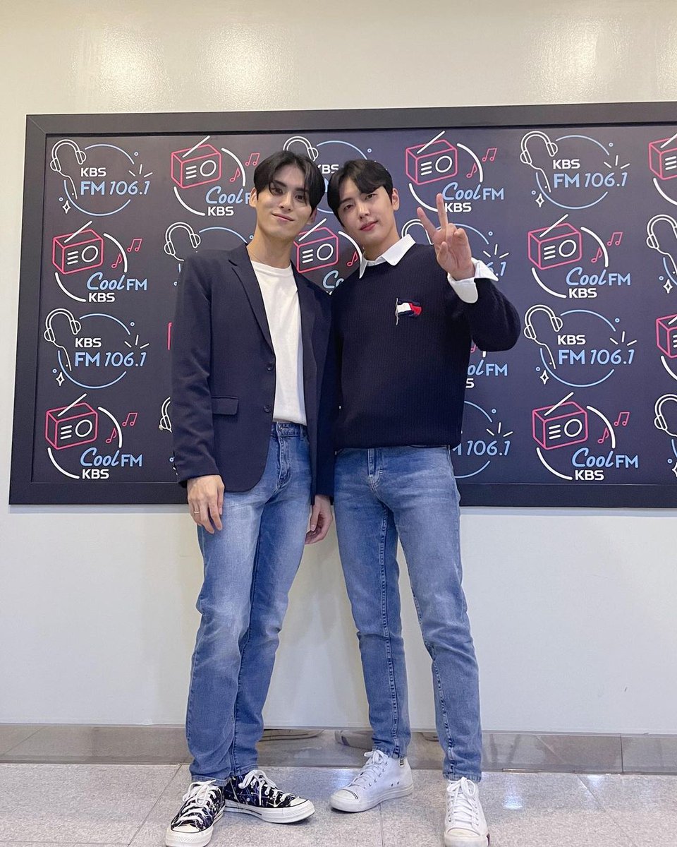 Rokartrider's tweet photo. [#SFnight]
Our two DJs! 
Is it your first debut as a DJ? 
I did a great job, right? 🥺
The closing comment that the two thought of themselves.
✨ We can meet in our dreams~ Dream of me ✨
And I thought for myself
Reply to text #Handwritten along with it 😘 https://t.co/sbY0VsltLj