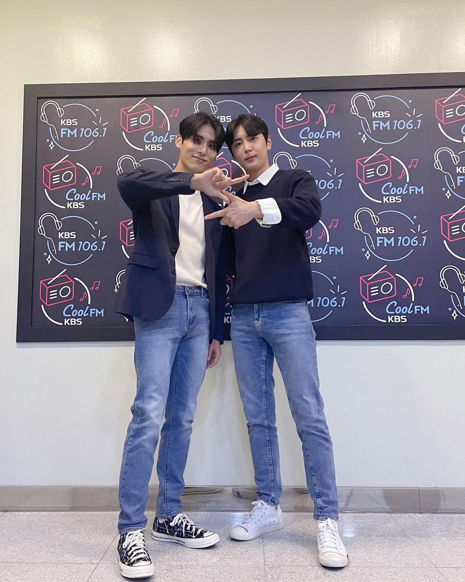 Rokartrider's tweet photo. [#SFnight]
Our two DJs! 
Is it your first debut as a DJ? 
I did a great job, right? 🥺
The closing comment that the two thought of themselves.
✨ We can meet in our dreams~ Dream of me ✨
And I thought for myself
Reply to text #Handwritten along with it 😘 https://t.co/sbY0VsltLj