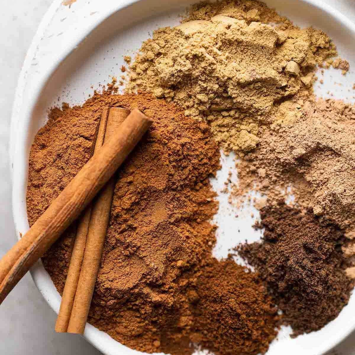 livewellbake's tweet photo. Learn how to make pumpkin pie spice in less than 5 minutes with just a few common spices. Perfect for fall cookies, breads, pies, and so much more! #pumpkinpiespice #pumpkinspice #homemadespice https://t.co/z8ewgabEEn https://t.co/jjjGF3kbre
