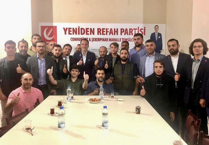erbakanfatih's tweet photo. Dün gece Kocaeli’nin Çayırova ilçesine bağlı Cumhuriyet ve Şekerpınar mahalle temsilciliğimizi ziyaret ederek, teşkilatımızla sıcak bir sohbet imkanı bulduk. Yeniden Refah ailesi Türkiye’nin her noktasında büyümeye devam ediyor. https://t.co/XMycHV8ymu