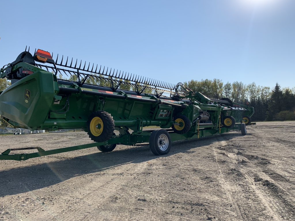 BDManufacturin1's tweet image. In response to our HT50 header transport specifically designed for the new HDR and HDX headers from John Deere, here are a few photos of the trailer in action.  Get in touch for pricing and any other details!