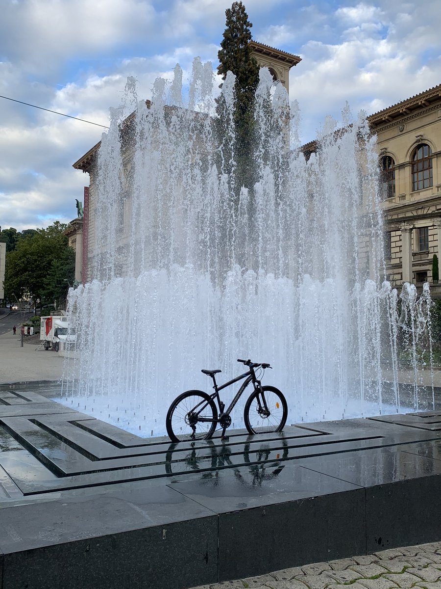 Exclusif: le service de eaux de la <a href="/communelausanne/">Ville de Lausanne</a> installe une machine à laver les vélos (subventionnés). @PierreAntoineHildbrand