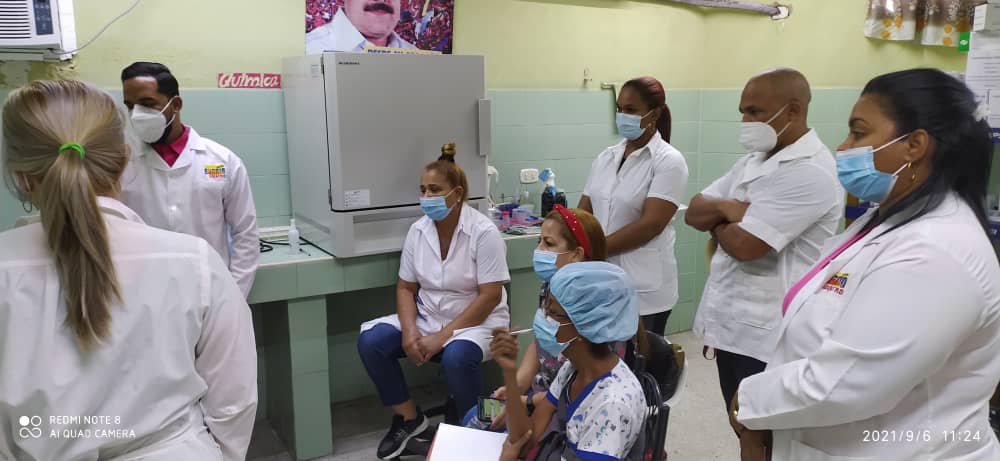 MAGALISGARCA2's tweet photo. Los colaboradores de la Misión Médica Cubana en Venezuela celebrando el 61 Aniversario de la creación de los CDR. 
#Aniversario61CDR #CubaPorLaVida #CDRCuba #SomosDelBarrio #ACubaPonleCorazón @cubacooperaven @GHNordelo5 @cdr_cuba @cubacolabora @Besnoymp_26  @unidad_central https://t.co/YEM2WCNKwJ