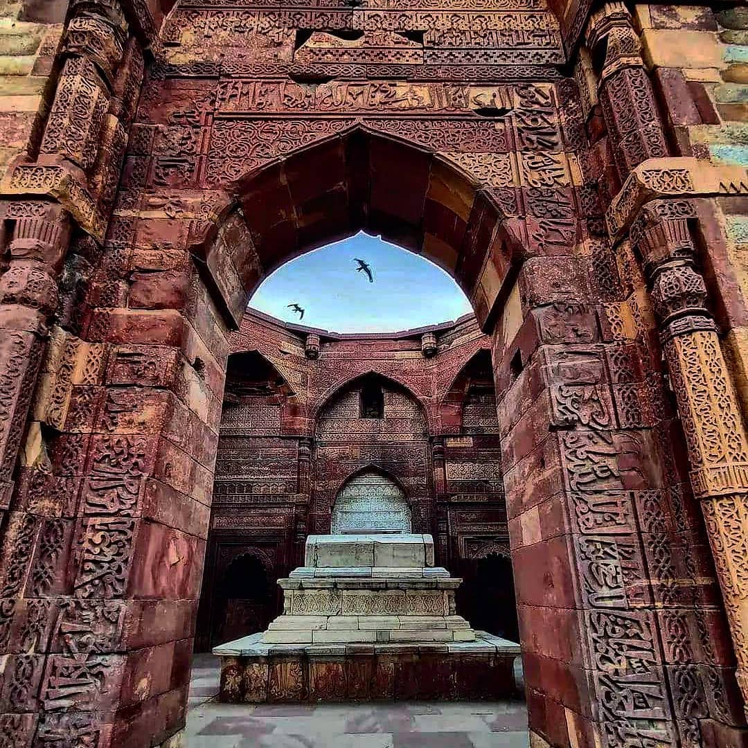 Way_To_India's tweet photo. 🐘The tomb of Iltutmish Quwwat-ul-Islam
📸 @prerna_kundu
.
#waytoindia #newdelhiindia #sodelhi #delhifun #omgdelhi #delhilife #delhistreet #delhi #delhi_gram #delhibloggers #delhi6 #delhites #delhilovers #delhivibes #delhidaily #delhiblogger #delhimodel #delhidiaries https://t.co/OzX07CIFBB