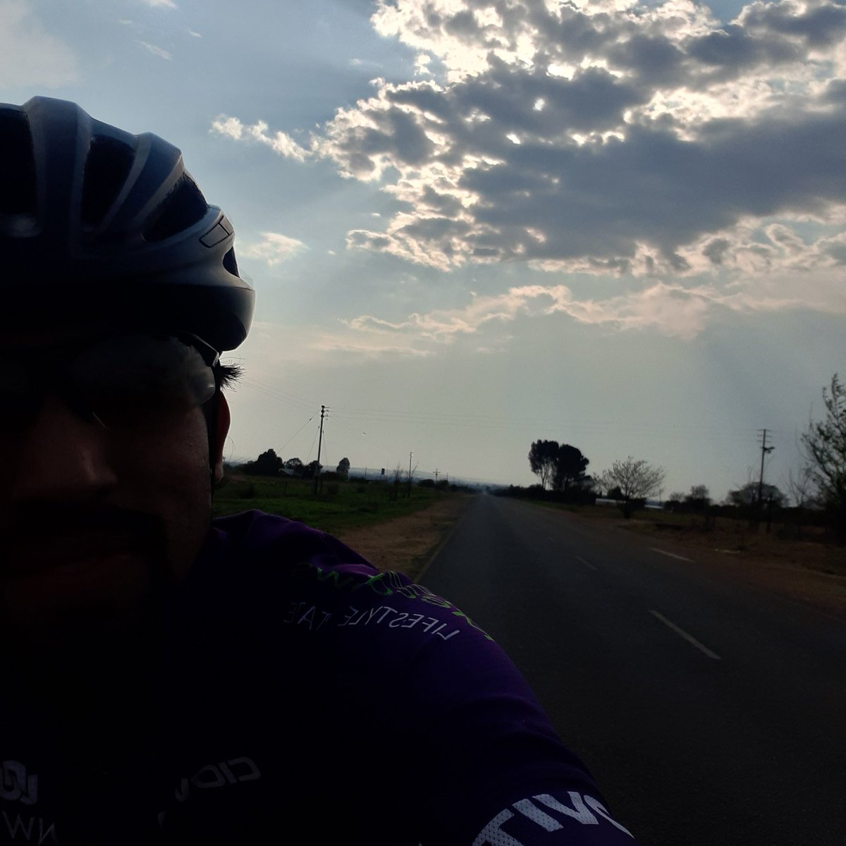 m_dambha's tweet photo. Enjoying the last bit of free time.
40km cycle ☑️
4km run ☑️
Coffee ☑️
Grateful for all the blessings, Alhamdullilah.
#brickworkout #cycle #run #coffee #monday #potchefstroom #SouthAfrica https://t.co/thiEYuL7I8