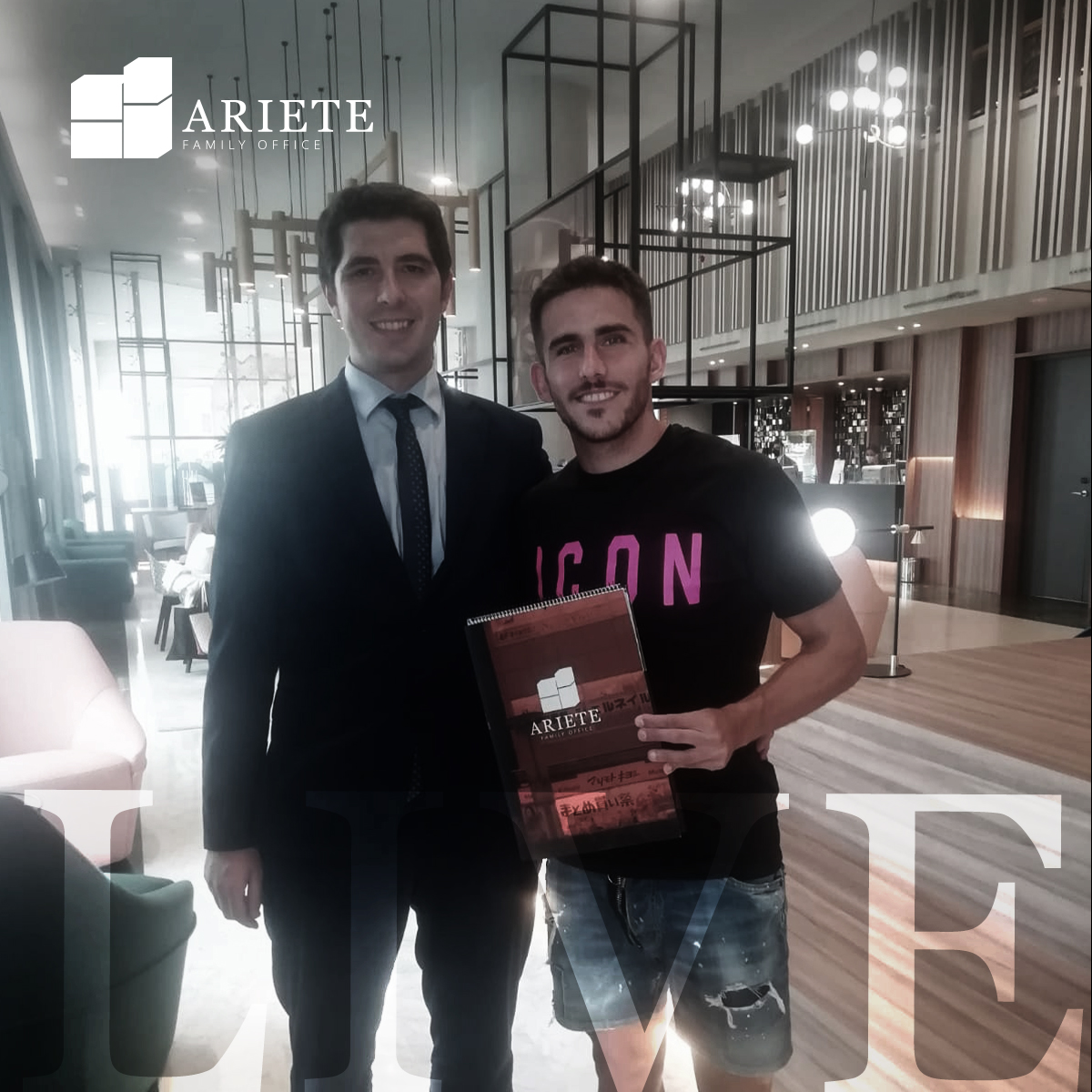 Arietecapital's tweet photo. ARIETE LIVE I ¡Seguimos con las visitas a los amigos y clientes de Ariete! En este caso, hemos estado con los futbolistas profesionales, @JairoTheki y Sebastián Cristóforo 🙌.
#ArieteFamilyOffice #ArieteLifeStyle #Capitalentuvida #ConsejerosPatrimoniales #patrimonio https://t.co/AMIFEITllp