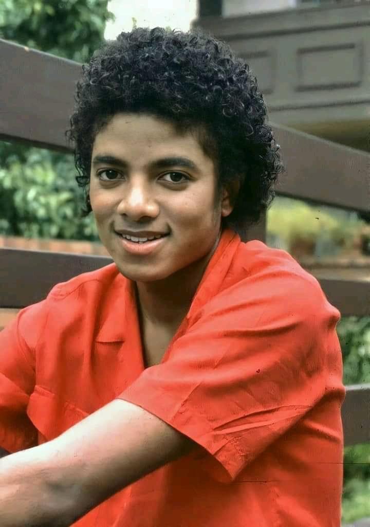 MusicNodo's tweet photo. Michael Jackson 💙
Had a skin disease but my
Most childhood stories about his black or white skin were told 
He didn’t like to be black so he paid money to rip his beauty off 

That shit was so false and empty 😁💜 https://t.co/T3EC87zrNJ
