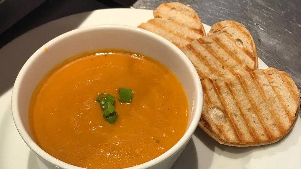 EatceteraG's tweet photo. Start your week off right with a delicious cup of Thai Pumpkin Coconut Soup! Open until 4pm! #letslunch
#galveston #mondaymotivation https://t.co/SgmrWzEMSA