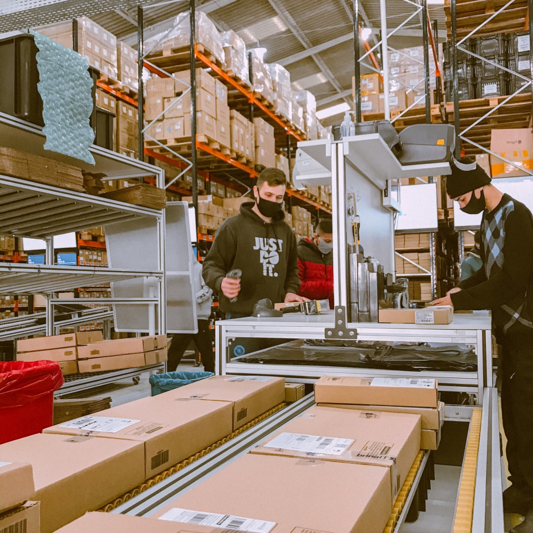 bringitce's tweet photo. Mais um pedido saindo nessa segunda-feira! Por aqui passam milhares de peças diariamente. 

Tá na hora de você fazer parte do time das pessoas que já garantiram seus produtos por aqui. 

É só entrar no nosso site: https://t.co/ZS6KeJAgp4 https://t.co/KvoIvwL90Z