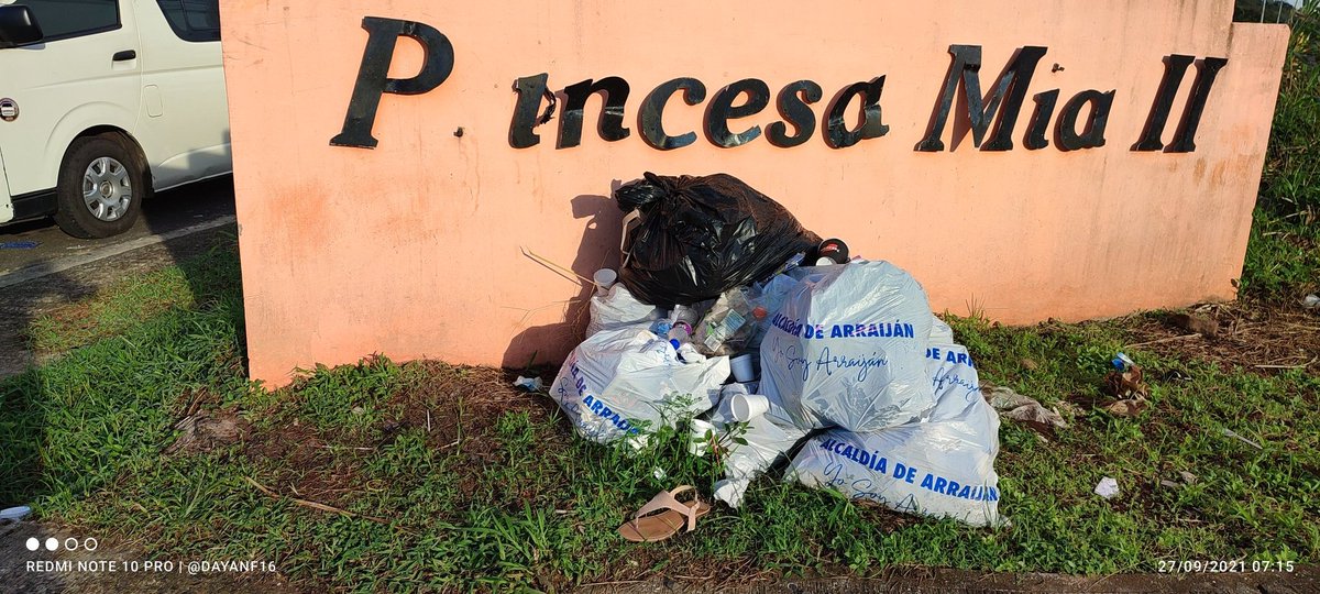 Dayanf16's tweet photo. @aseocapitalpty saludo me pueden ayudar recogiendo la basura que está en princesa mía dos eso se ve muy feo esa basura la recogió el municipio https://t.co/GAqg9Q1szI