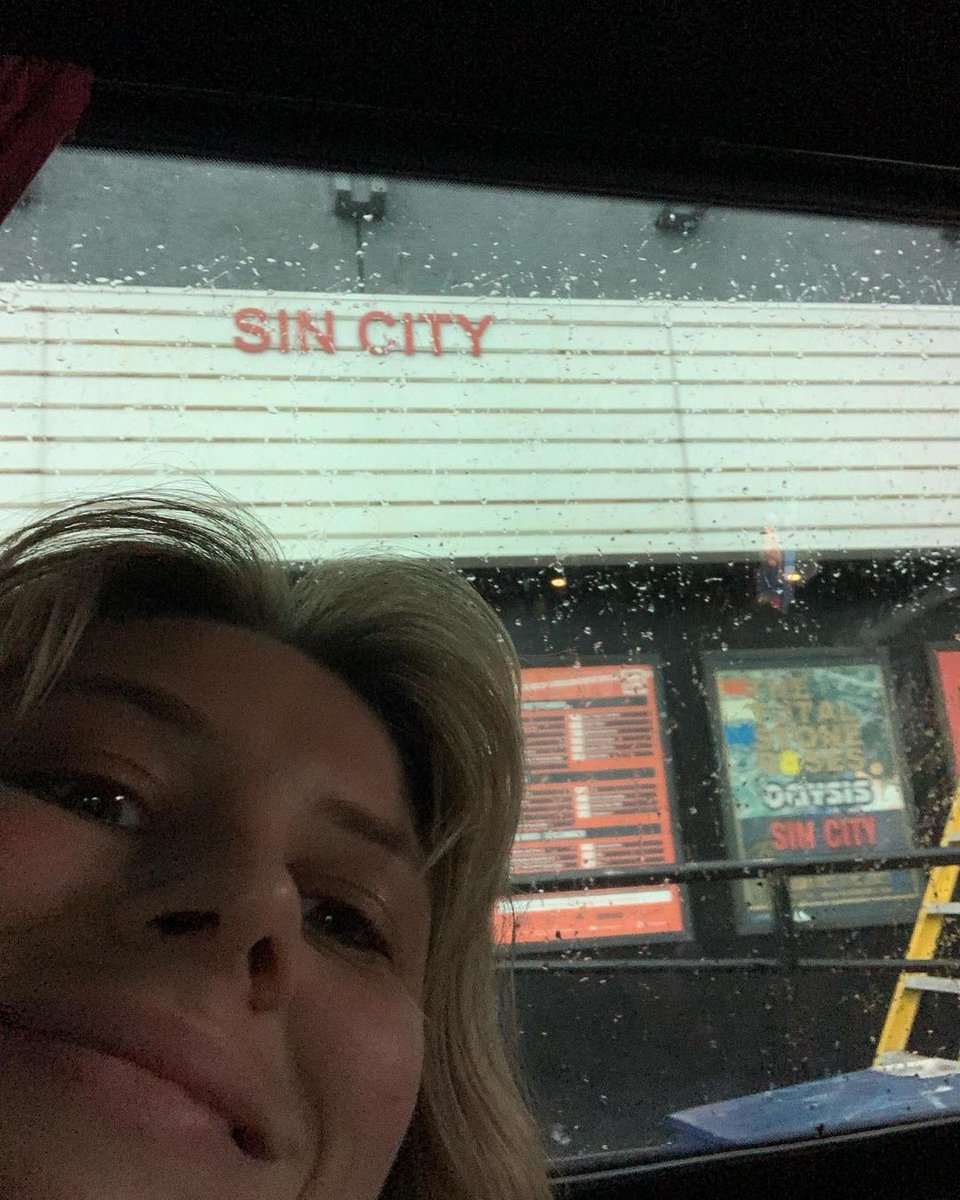 wolfalicemusic's tweet photo. Swansea for the first time tonight I fucking love the sea, the salty breeze is giving me that natural windswept look as I roam around this city looking for some fish and chips xxx 7:30 tonight at @SinCitySwansea for Kevin 8:30 wolf alice xxx https://t.co/ihkAF9n07v