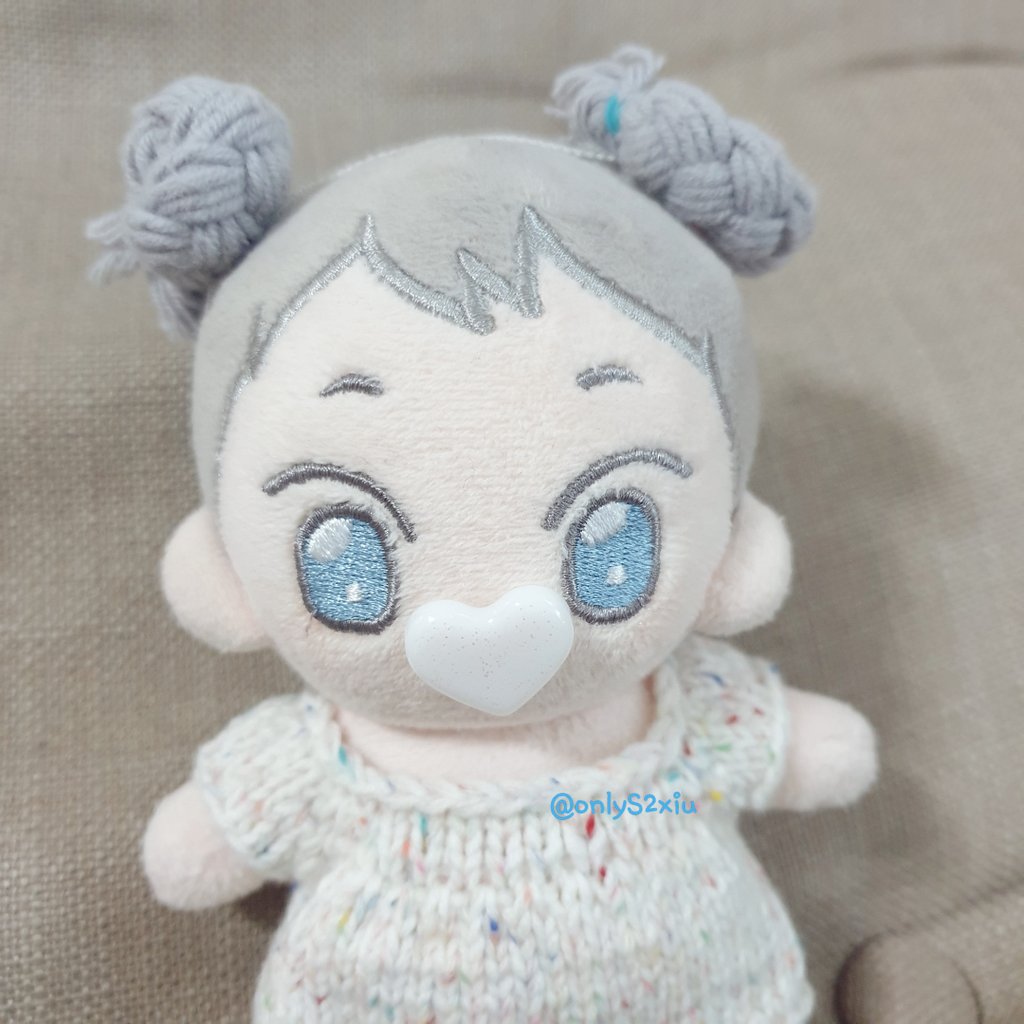 onlyS2xiu's tweet photo. 가뜩이나 손목아파서 섬세한작업과,뜨개질못하는중이지만,주말,그리고,오늘도 멈멍과 코낸내하러 가족들 집으로오고나니,
더 더디고ㅜㅜ아직도 기포없는,지문안남고,뽀드득(?)이런 느낌안나는 uv레진찾는중이라ㅠㅠ써보고싶은거 많고ㅜ
살짝안예쁘게 탈형된거 먐미입에 접착력테스트!엄청 끈끈하지않고 https://t.co/jX0M7k42M8