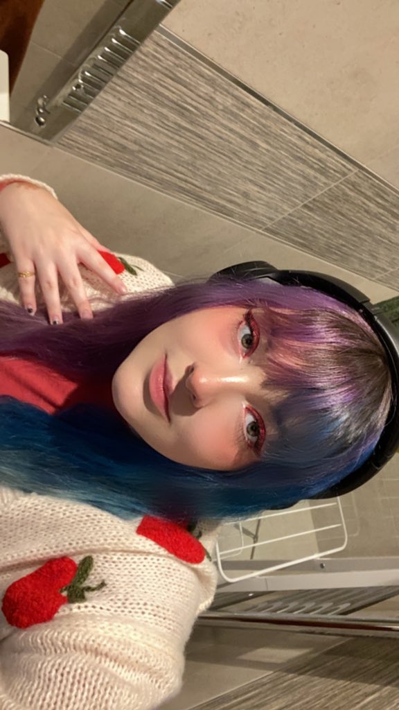 bealovesmoss's tweet photo. some guy saw my outfit and yelled ‘hey strawberries let me taste you’ how are yall doing today https://t.co/D8G6Ppdb3k