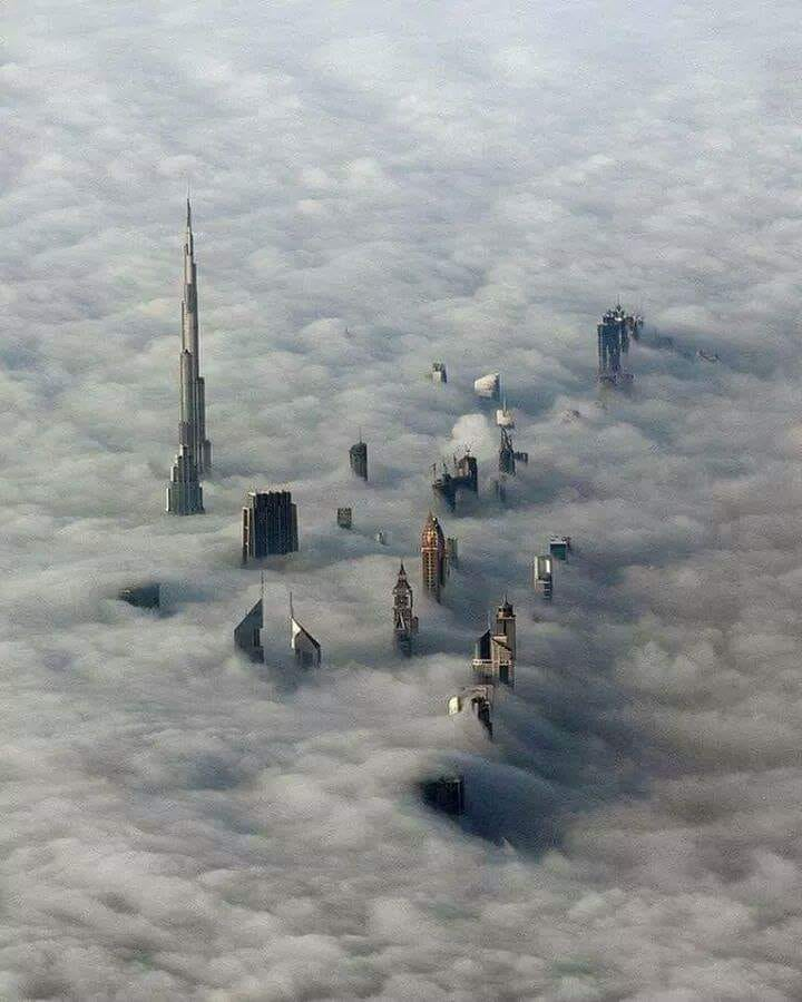 CuriosityonX's tweet photo. City above the clouds in Dubai https://t.co/ibVHN0y6Hz