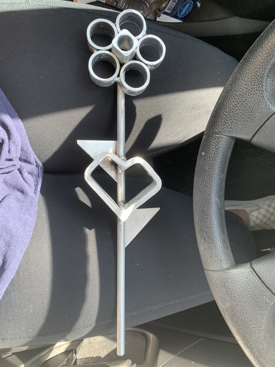 Melanie_S20's tweet photo. My welder boyfriend did this for me 🥺🥰 https://t.co/heNxNdEebO