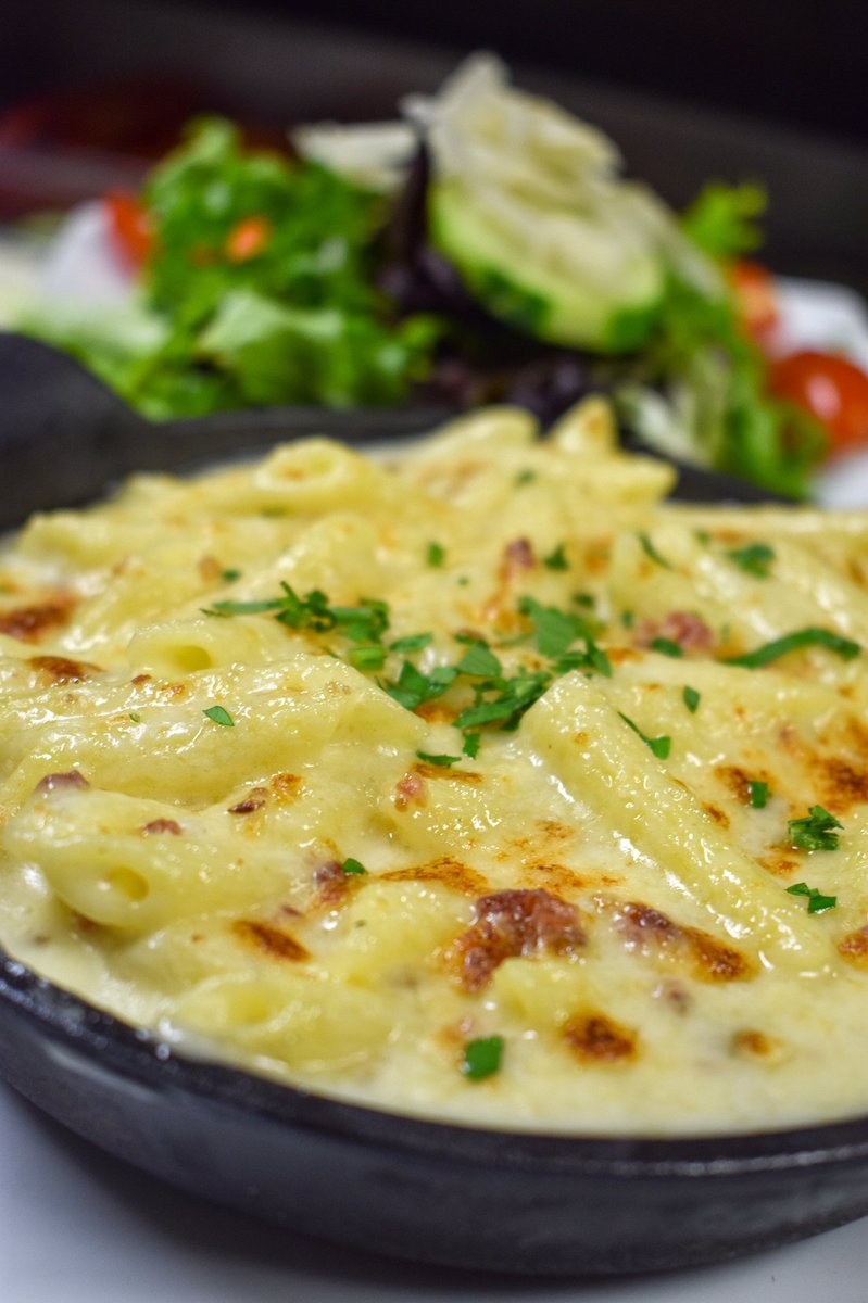 A good way to start off your Monday!
Fat Olives Mac &amp; Cheese a creamy blend of Dubliner &amp; Tillamook sharp cheddar tossed with penne, finished in the oven and served with a side salad! fatolivesrichland.com/items/fat-oliv…