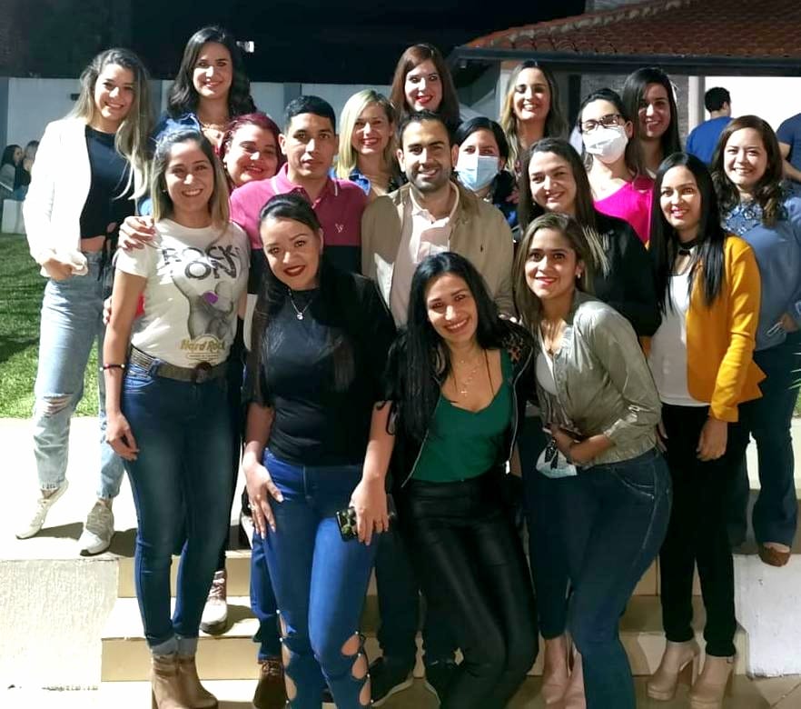 HernanLilo's tweet photo. #Promo04 ¡¡Los de Siempre!!
Muchas Gracias a mis compañeros de colegio (ExaSaturio), por ese empujón, por esa fuerza que nos dan para seguir en la búsqueda del objetivo que nos propusimos.
#AhoraSomos1
#NosMovemos🇦🇹 https://t.co/JuehY5aTdG